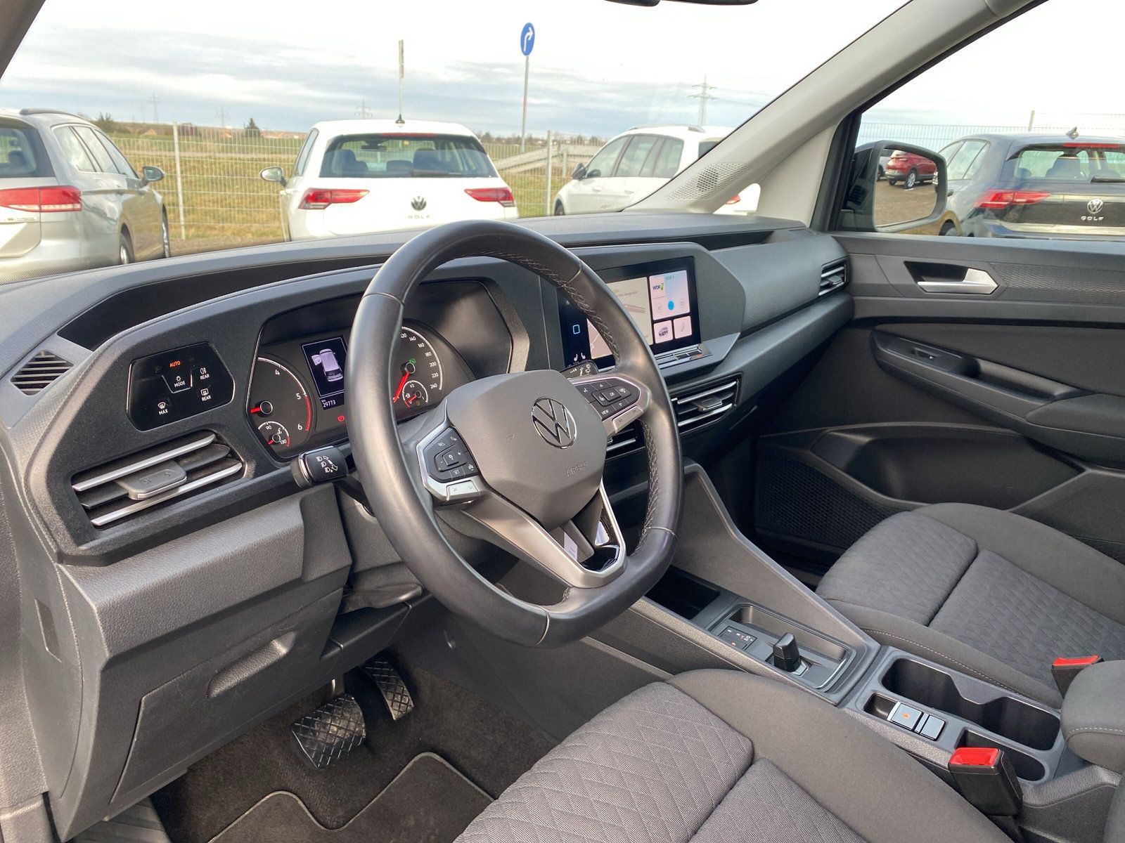 Fahrzeugabbildung Volkswagen Caddy 2.0 TDI DSG Life AHK LED APP ACC KAMAERA