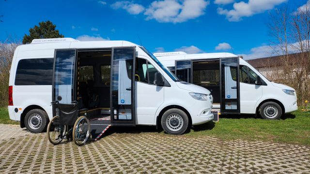 Mercedes-Benz 2 x Lagerfahrzeug Bürgerbus 9 Sitzer Niederflur