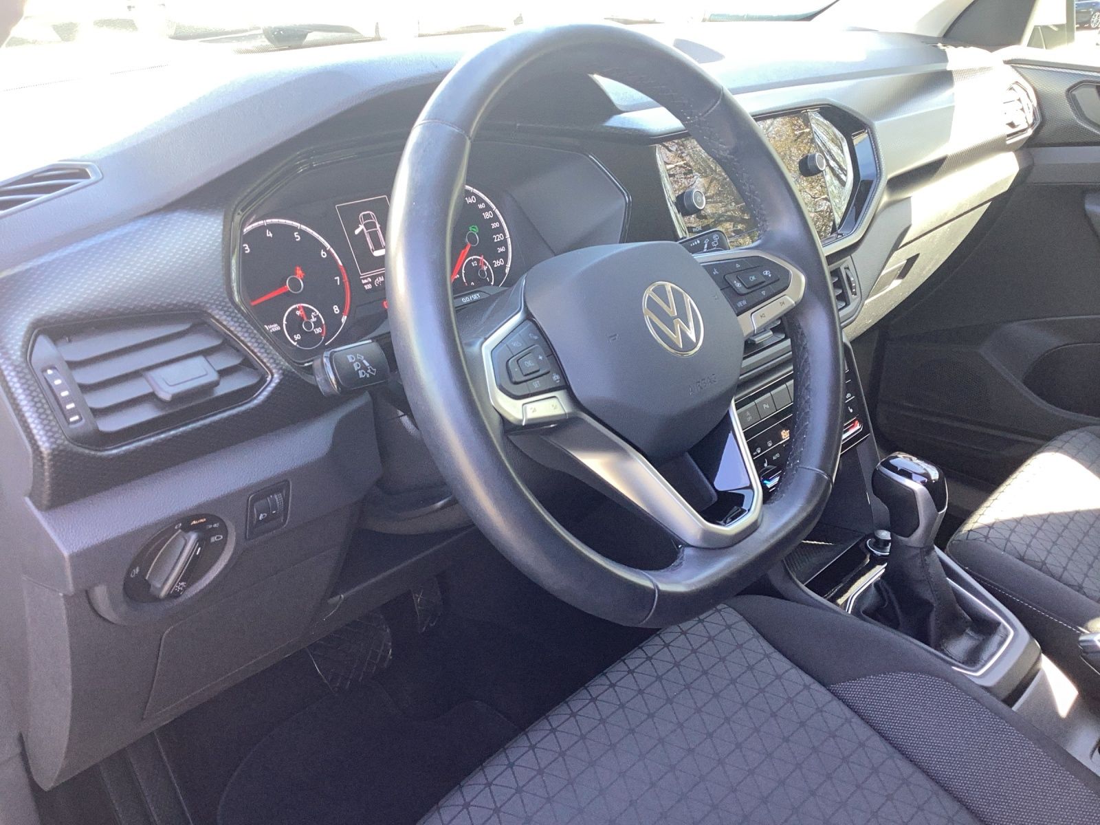 Fahrzeugabbildung Volkswagen T-Cross Life Navi Climatronic PDC SH LM