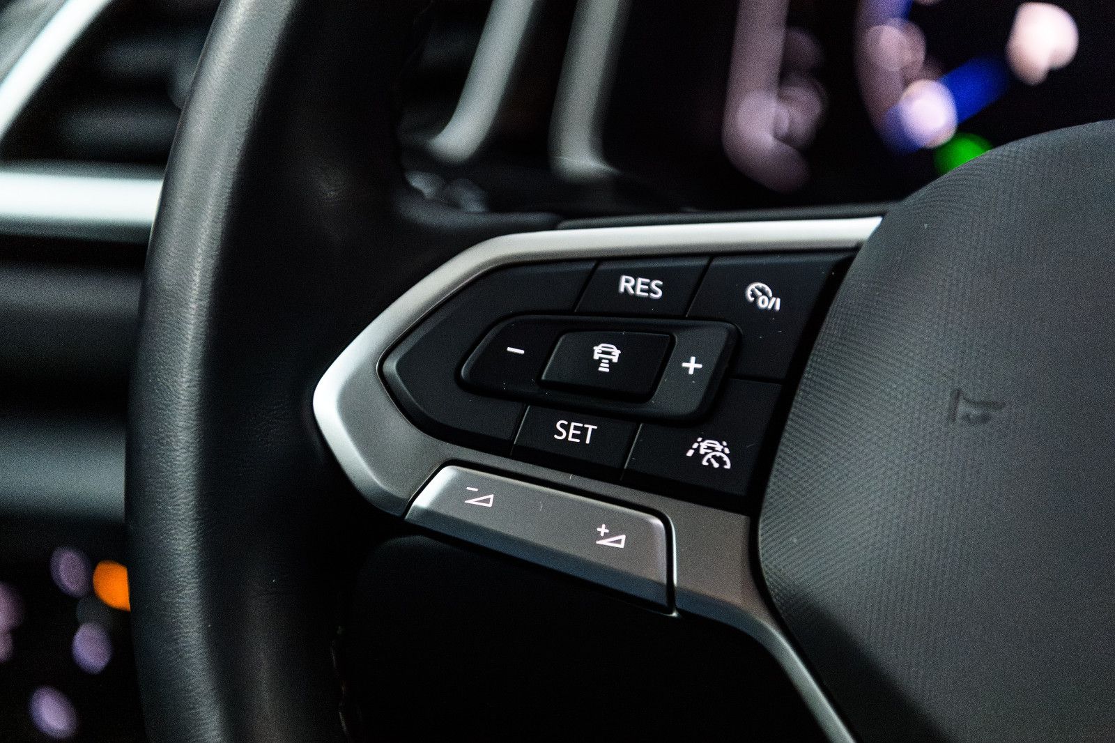 Fahrzeugabbildung Volkswagen T-Roc R-Line+LED+AHK+ACC+SIDEASISST+SHZ+EL.HK