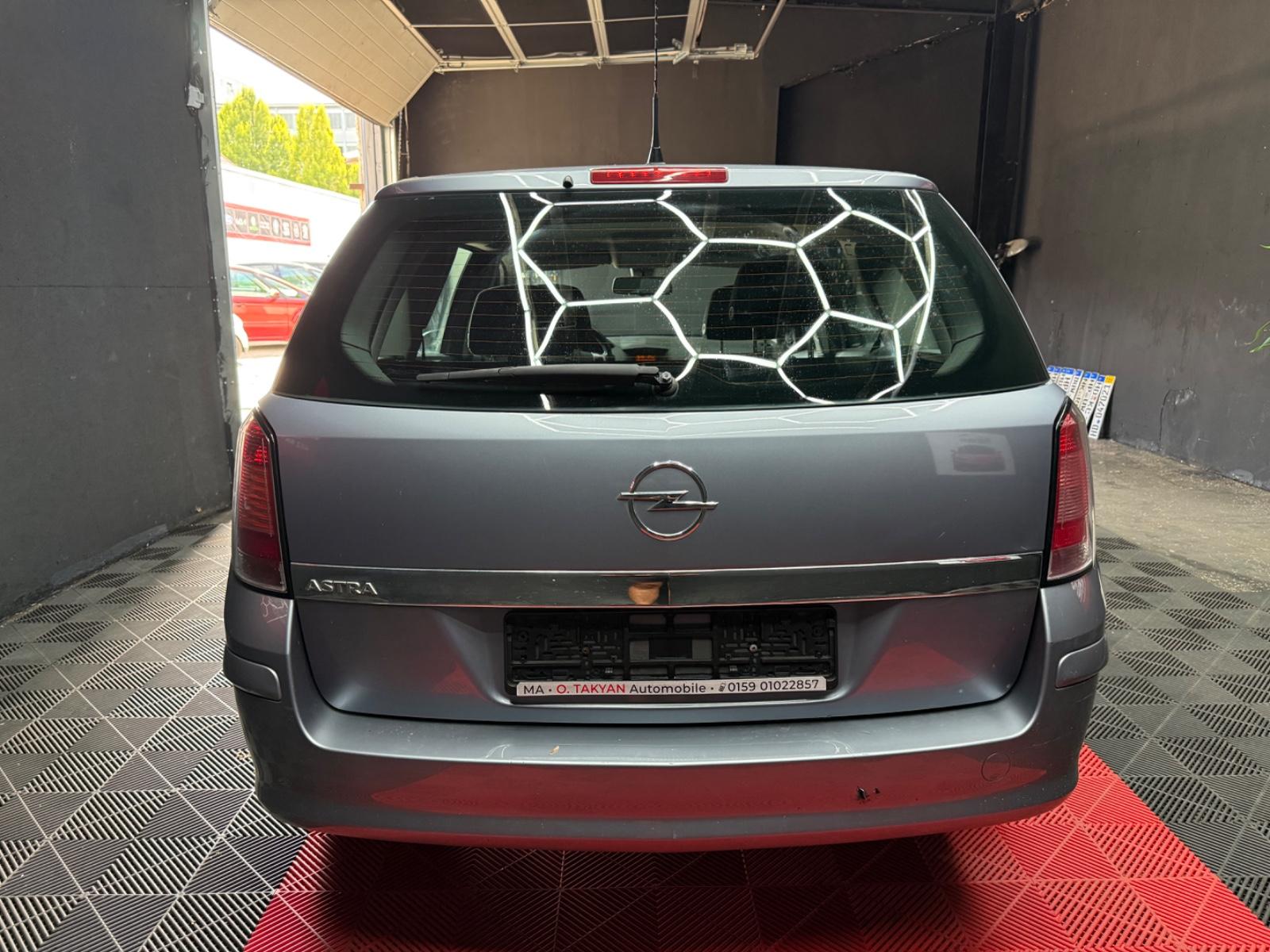 Opel Astra 2009 — photo 5