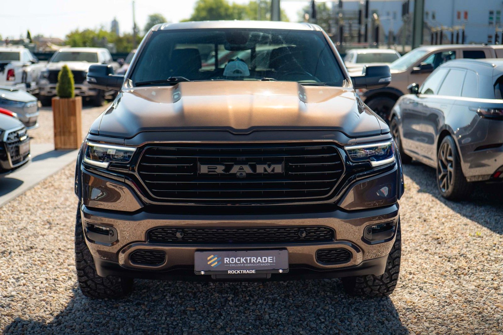 Fahrzeugabbildung Dodge RAM 5.7 V8 HEMI 4x4 OFFROAD Night Limited 19%