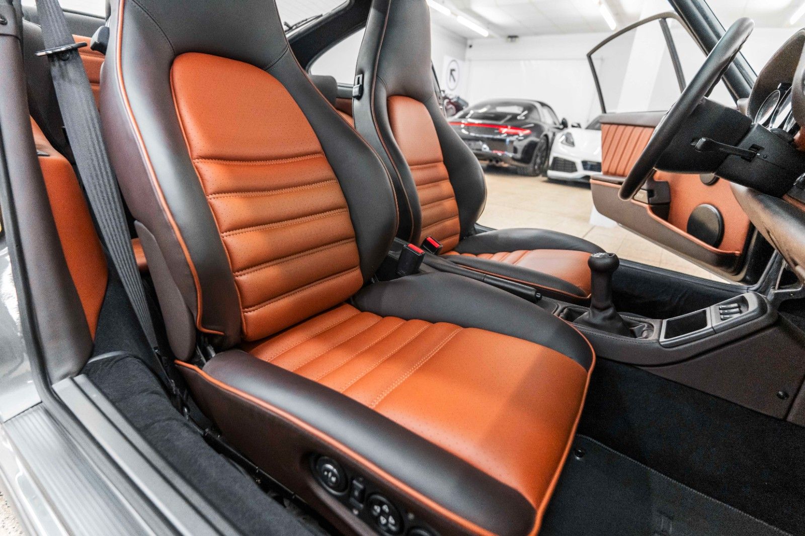 Fahrzeugabbildung Porsche 964 TURBO COUPE TOPZUSTAND REVIDIERT GUT. 1-
