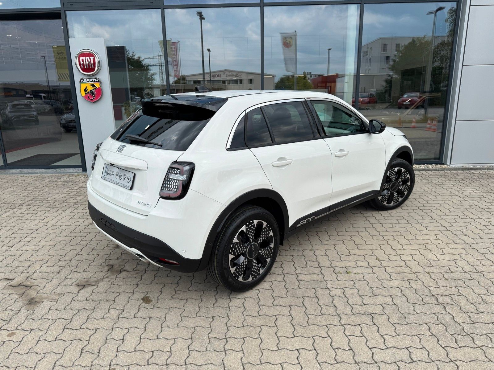 Fiat 600 Hybrid 145 PS La Prima + 4 Jahre Garantie imagem 3