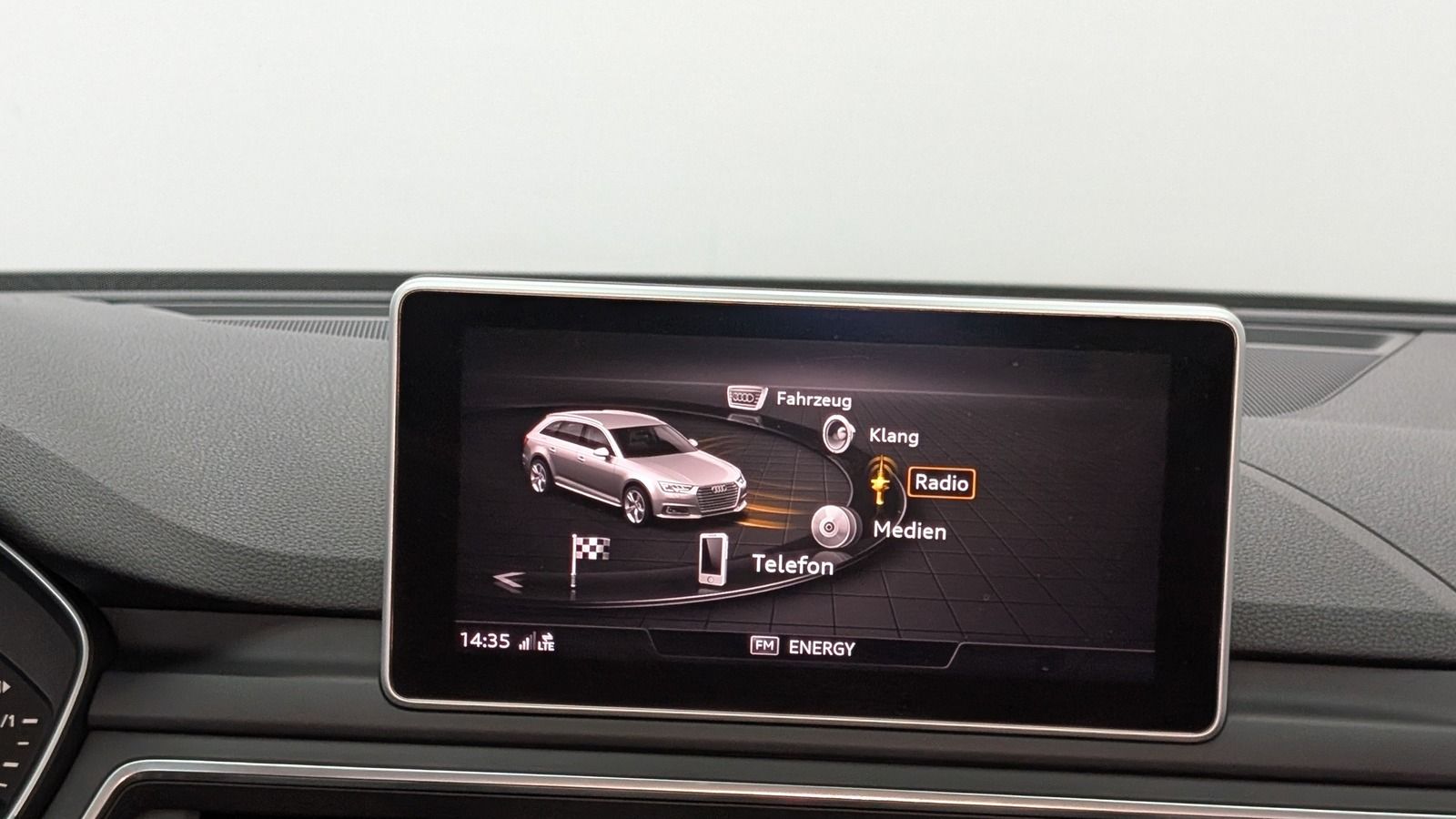 Fahrzeugabbildung Audi A4 Avant 35 TDI sport S-tronic LED * Navi