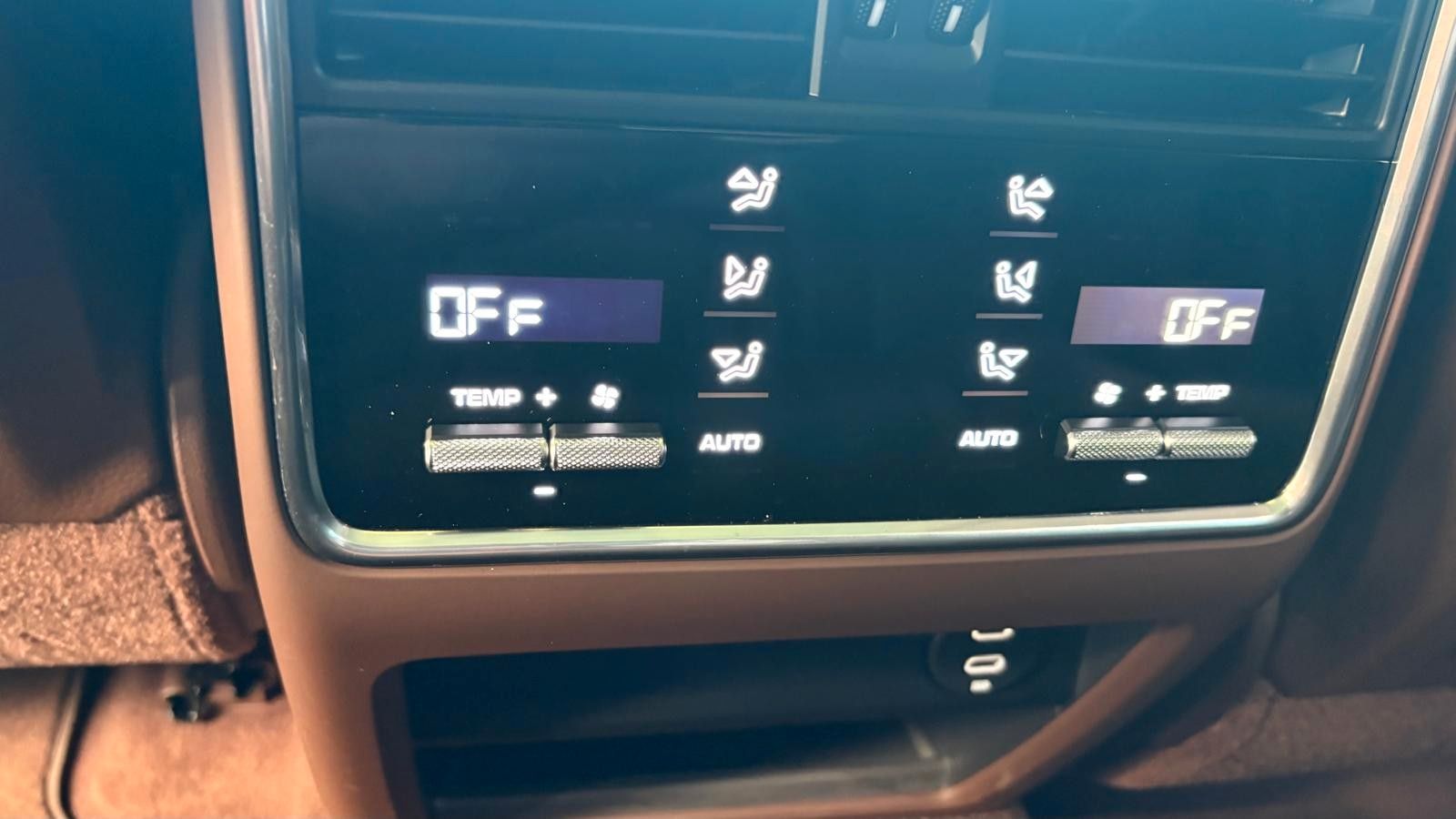 Fahrzeugabbildung Porsche Cayenne Coupe E-Hybrid/erst 38000 km/PCCB/voll..