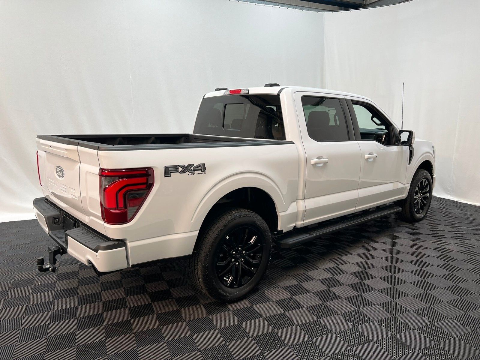 Fahrzeugabbildung Ford F-150 Lariat 5.0L V8  5,5" Black Ed. MY25