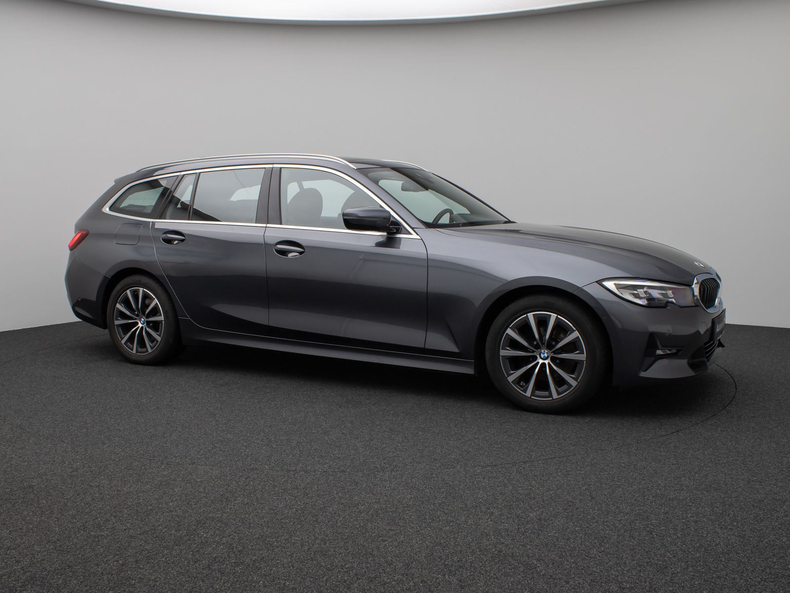 Fahrzeugabbildung BMW 320d Sport Line Panorama Kamera HUD DAB H/K AHK