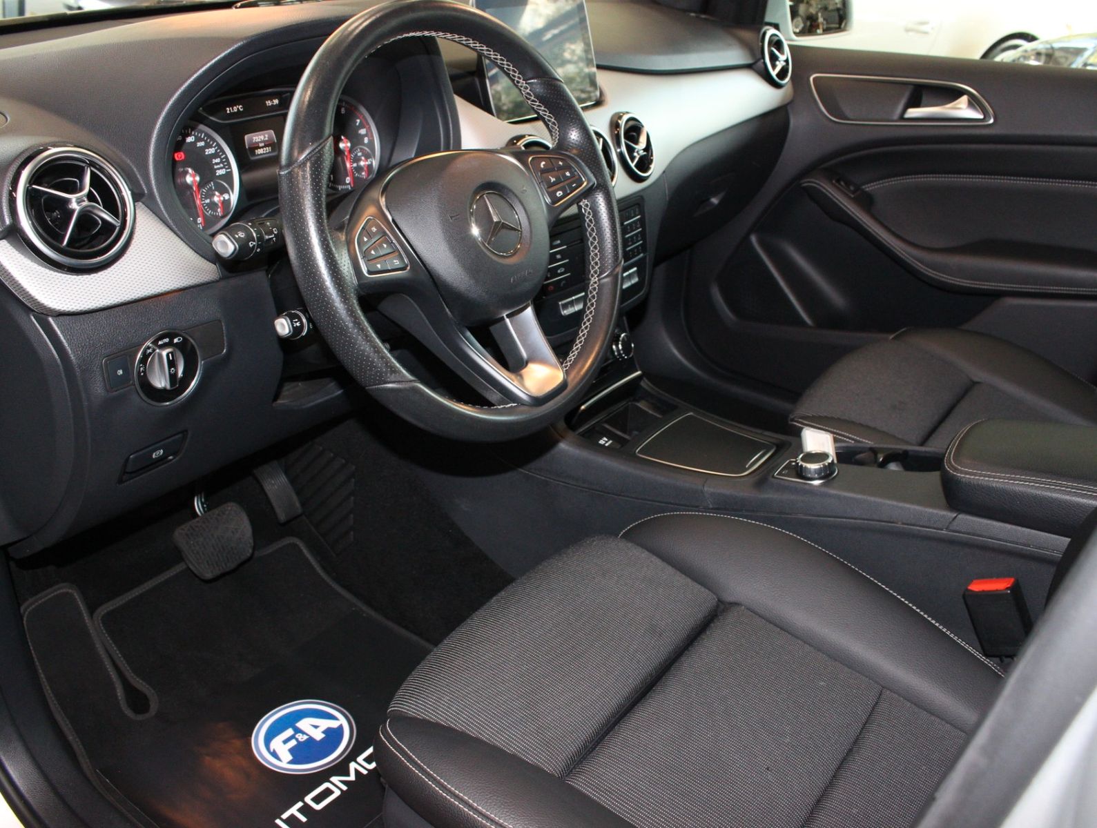 Fahrzeugabbildung Mercedes-Benz B 200 Urban Pano+Distronic+AHK schwenkb.+Sitzhzg