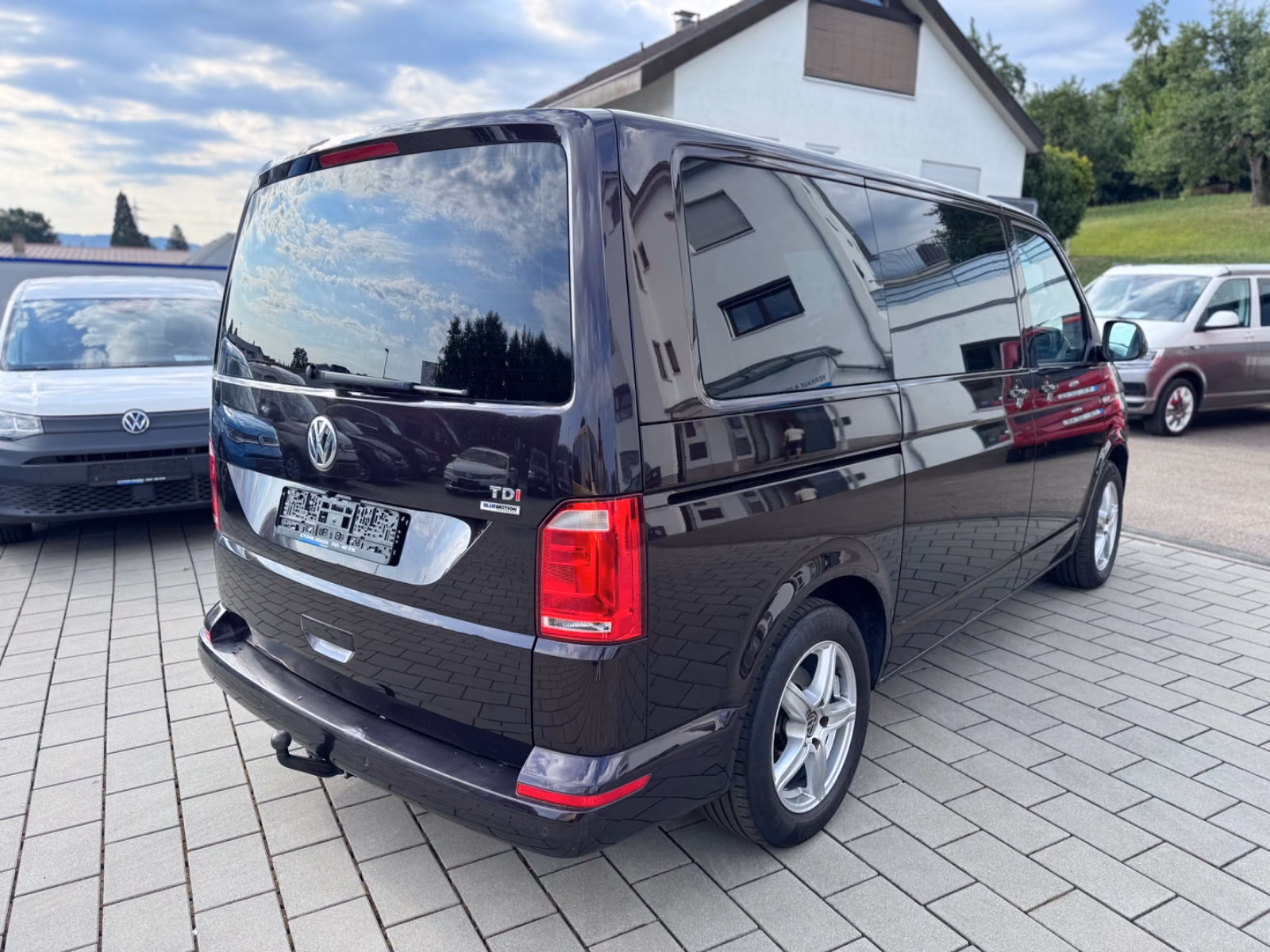 VOLKSWAGEN T6 MULTIVAN 2.0 TDI 150ch - LED - 7 Places - ATTELAGE - VOLANT EN CUIR