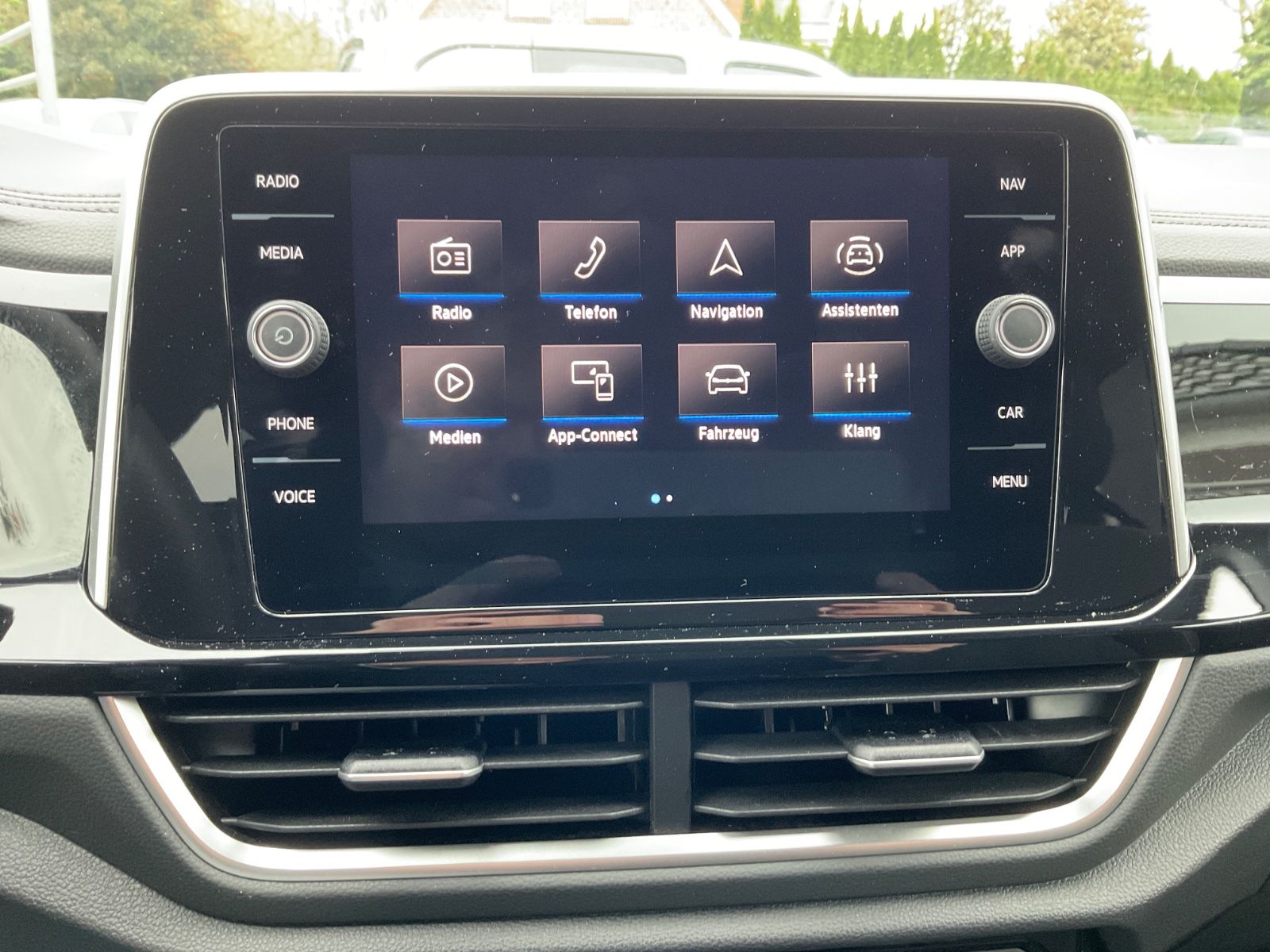 Fahrzeugabbildung Volkswagen T-Roc 1.5 TSI DSG R Line,AHK,ACC,Kamera,Navi