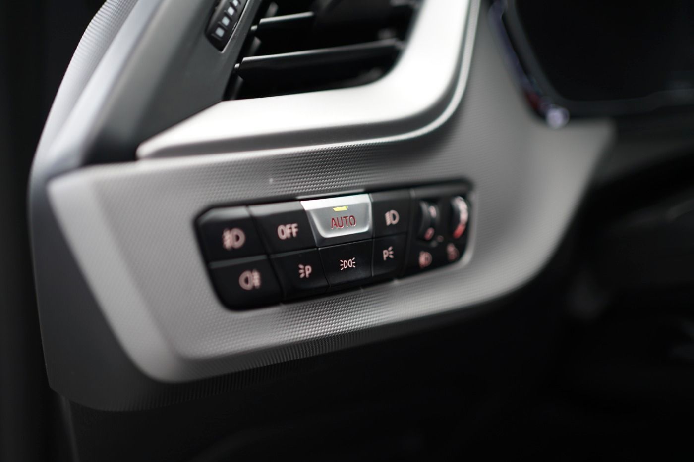 Fahrzeugabbildung BMW 118i Advantage +LED+Rückfahrkamera+KlimaA+Navi+