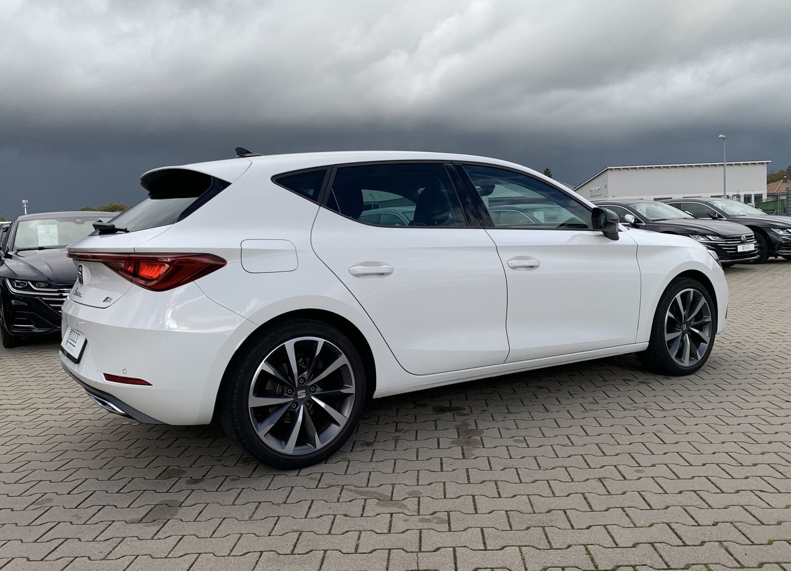 Fahrzeugabbildung SEAT Leon 1.5 TSI*FR-Line*LED*Navi*PDC*Spur*