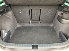 SKODA Karoq 1.5 TSI Sportline DSG Matrix AHK Fahrass SKODA Karoq 1.5 TSI Sportline DSG Matrix AHK Fahrass
