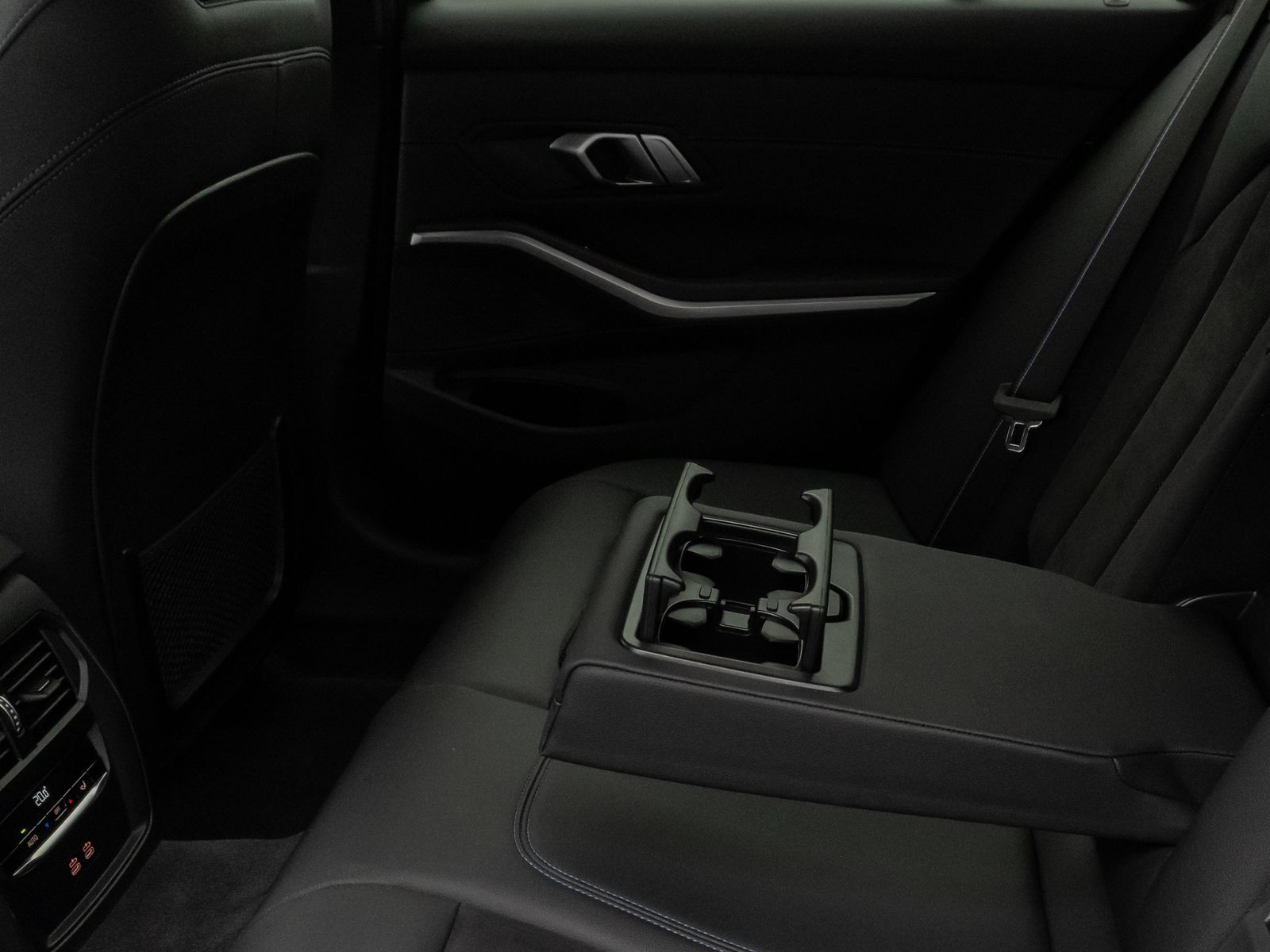 Fahrzeugabbildung BMW 330e M Sport Pro Kamera DAB CockPitPro Komfort