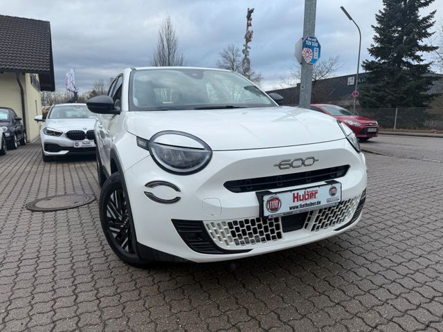 Fiat 600 Hybrid 125-Jahre-Sonderedition Navi LED PDC