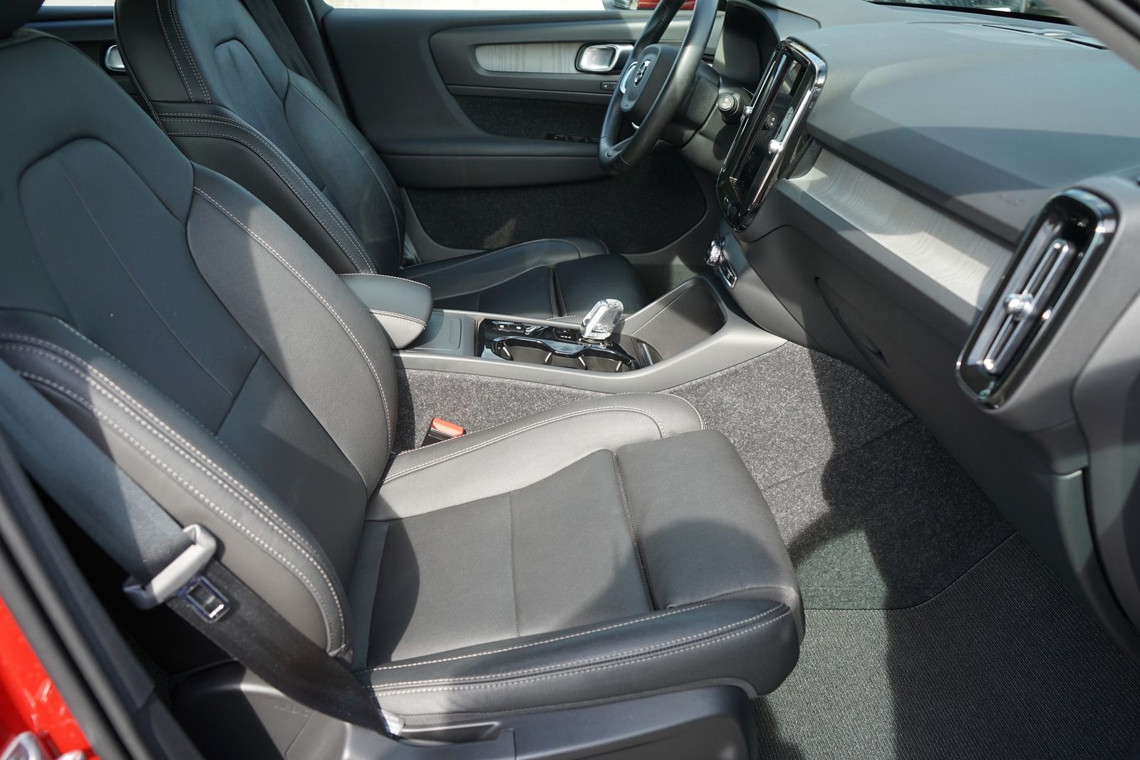 Volvo XC40 2.0 M-Hybrid Inscription AWD foto 11
