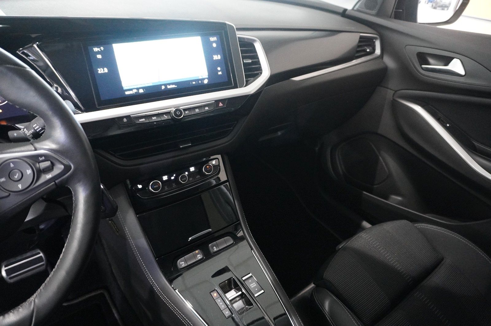 Fahrzeugabbildung Opel Grandland (X) 1.2T GS LINE NAVI/LED/KAMERA/DAB+