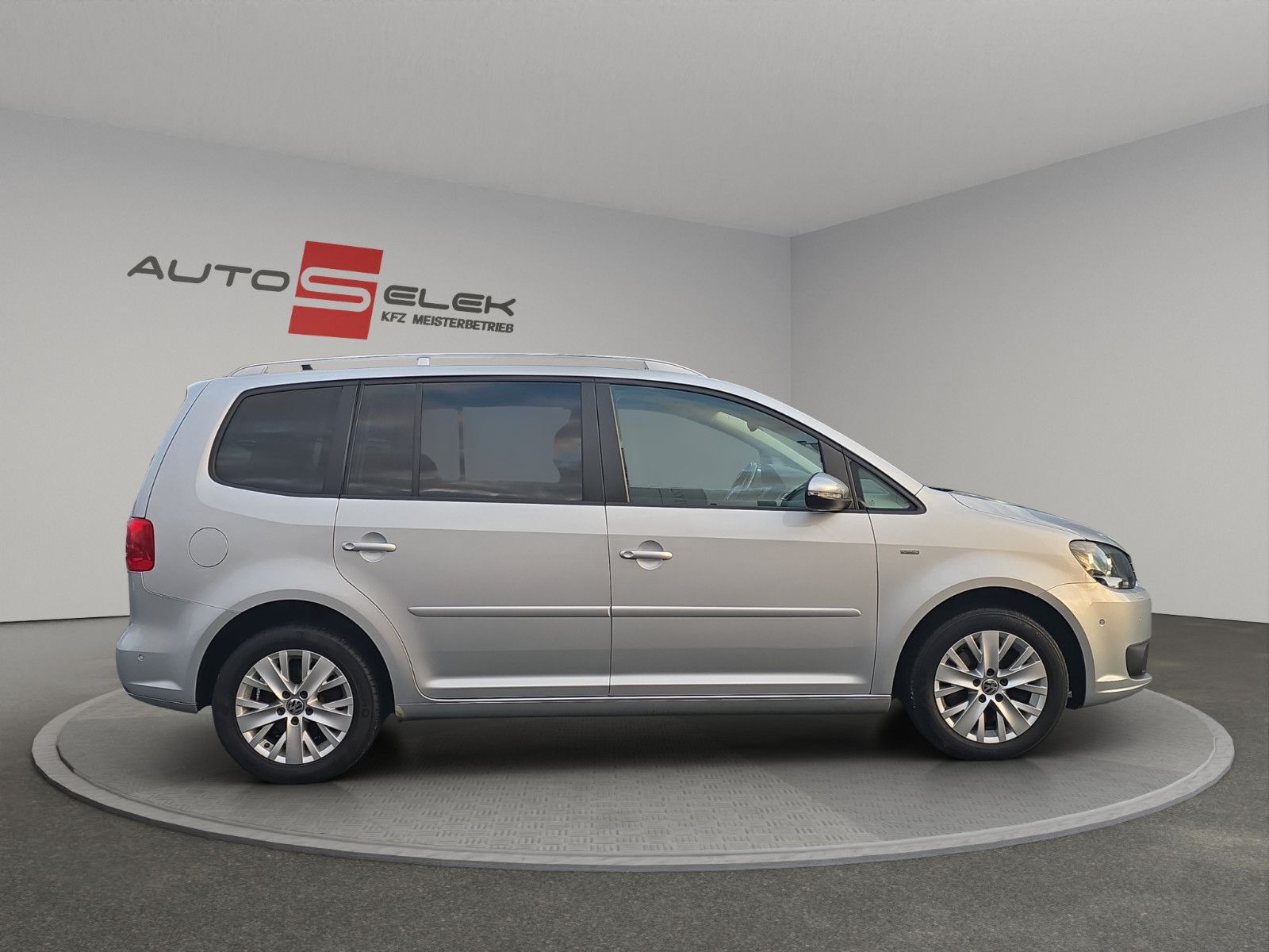 Fahrzeugabbildung Volkswagen Touran Life/DSG/Rückfahrkamera/Automatik/AHK