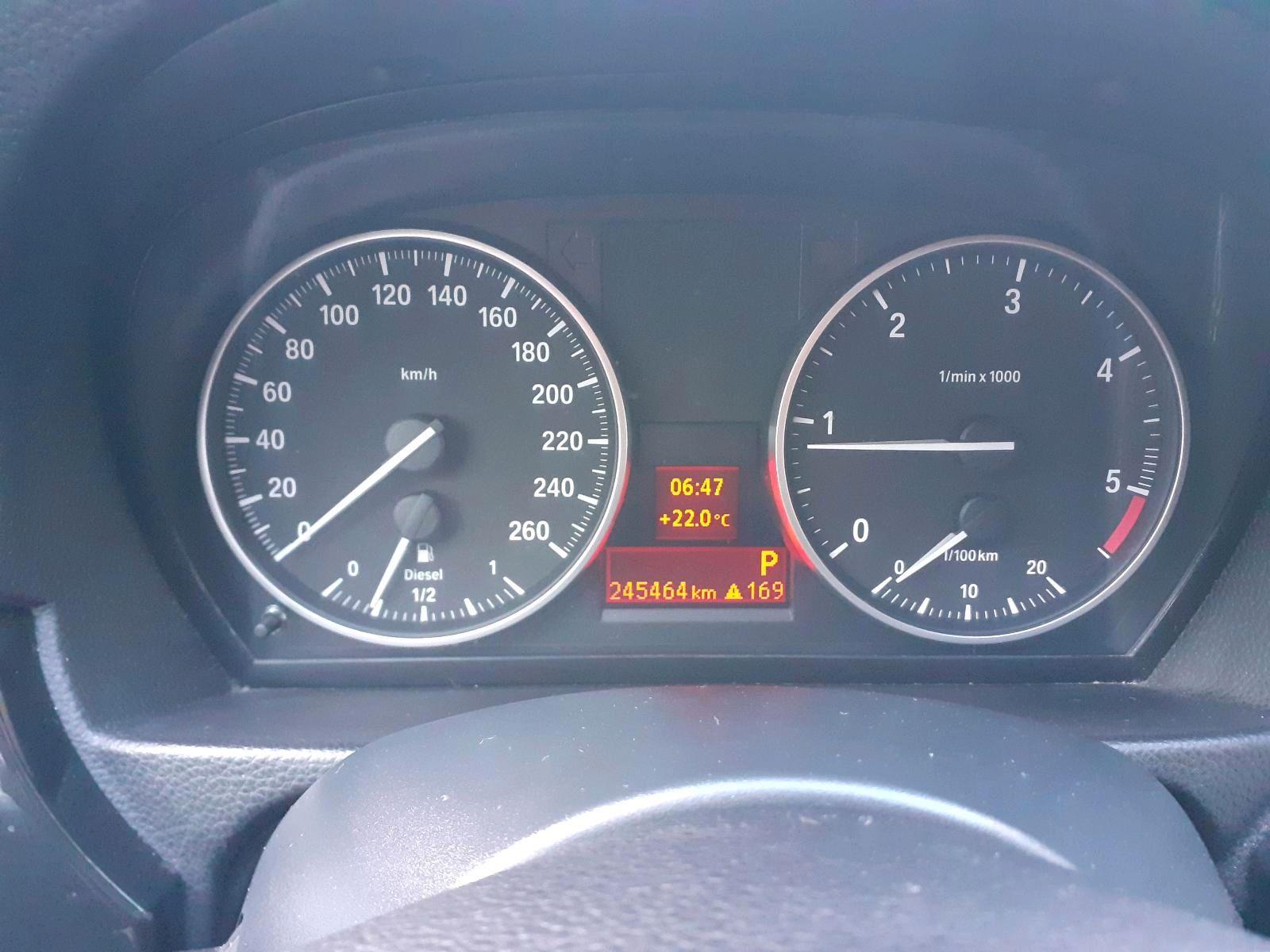BMW 320 2010 — photo 5