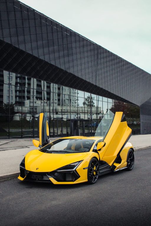 Image of Lamborghini Revuelto