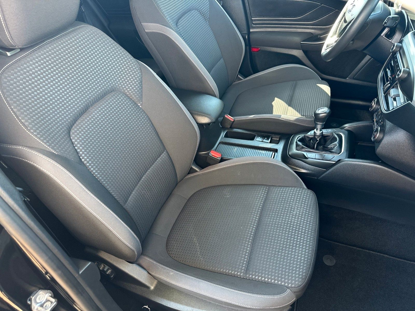 Fahrzeugabbildung Ford Focus Turnier Cool & Connect LED, Technologie