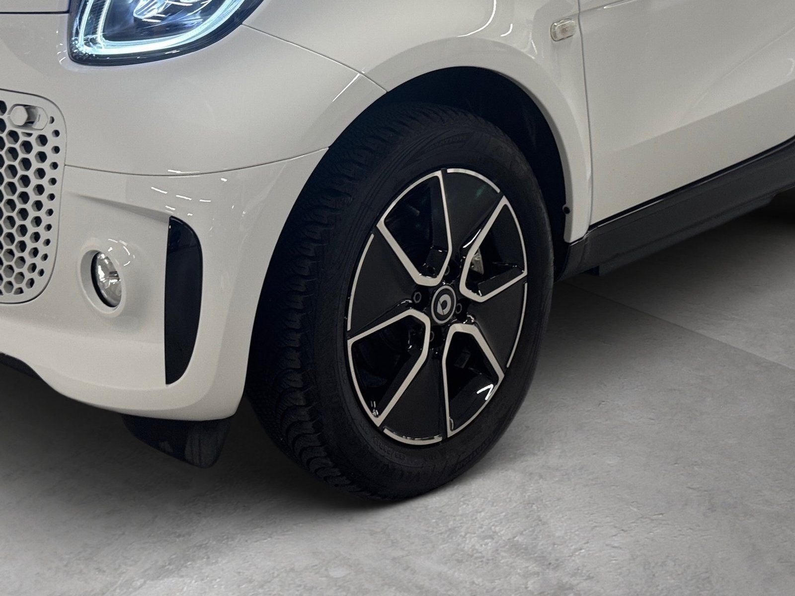 Fahrzeugabbildung Smart smart EQ fortwo Exclusive*Pano*LED*Kamera*22kW*