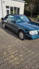 Mercedes-Benz E 200  W 124 Cabrio - Mercedes-Benz E 200: Grün