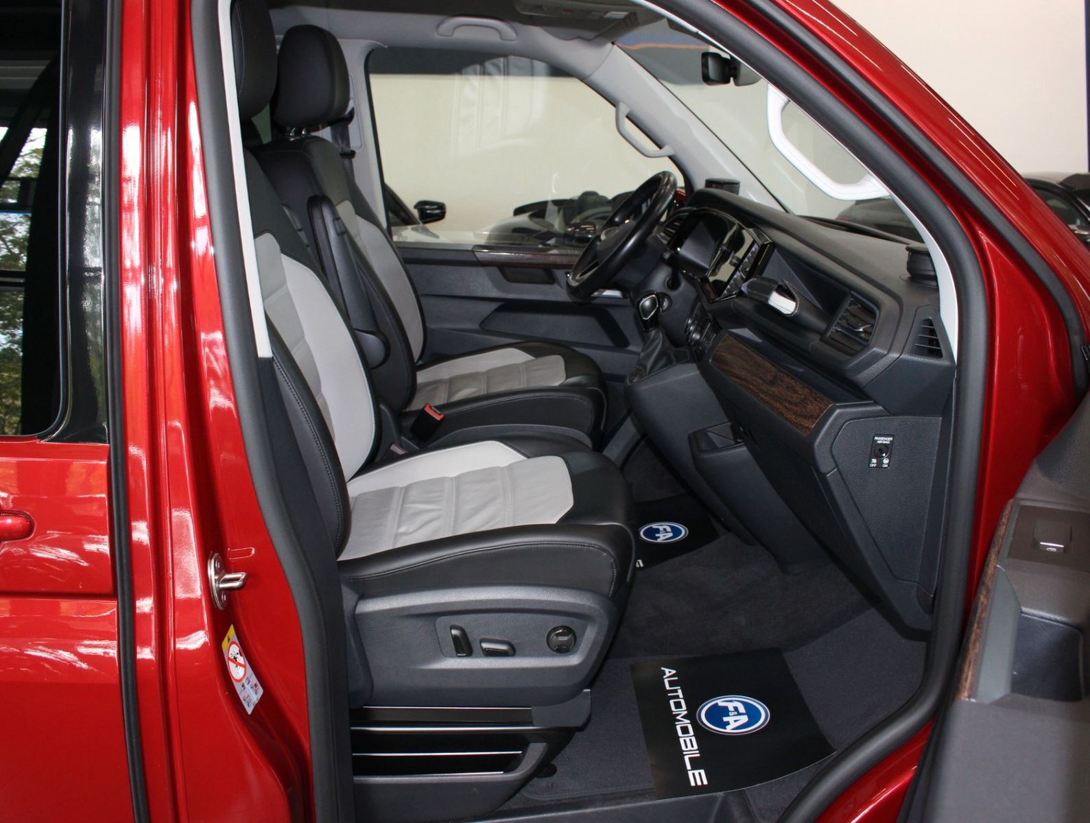 Volkswagen T6.1 Multivan Highline Standh.AHK Kamera foto 9