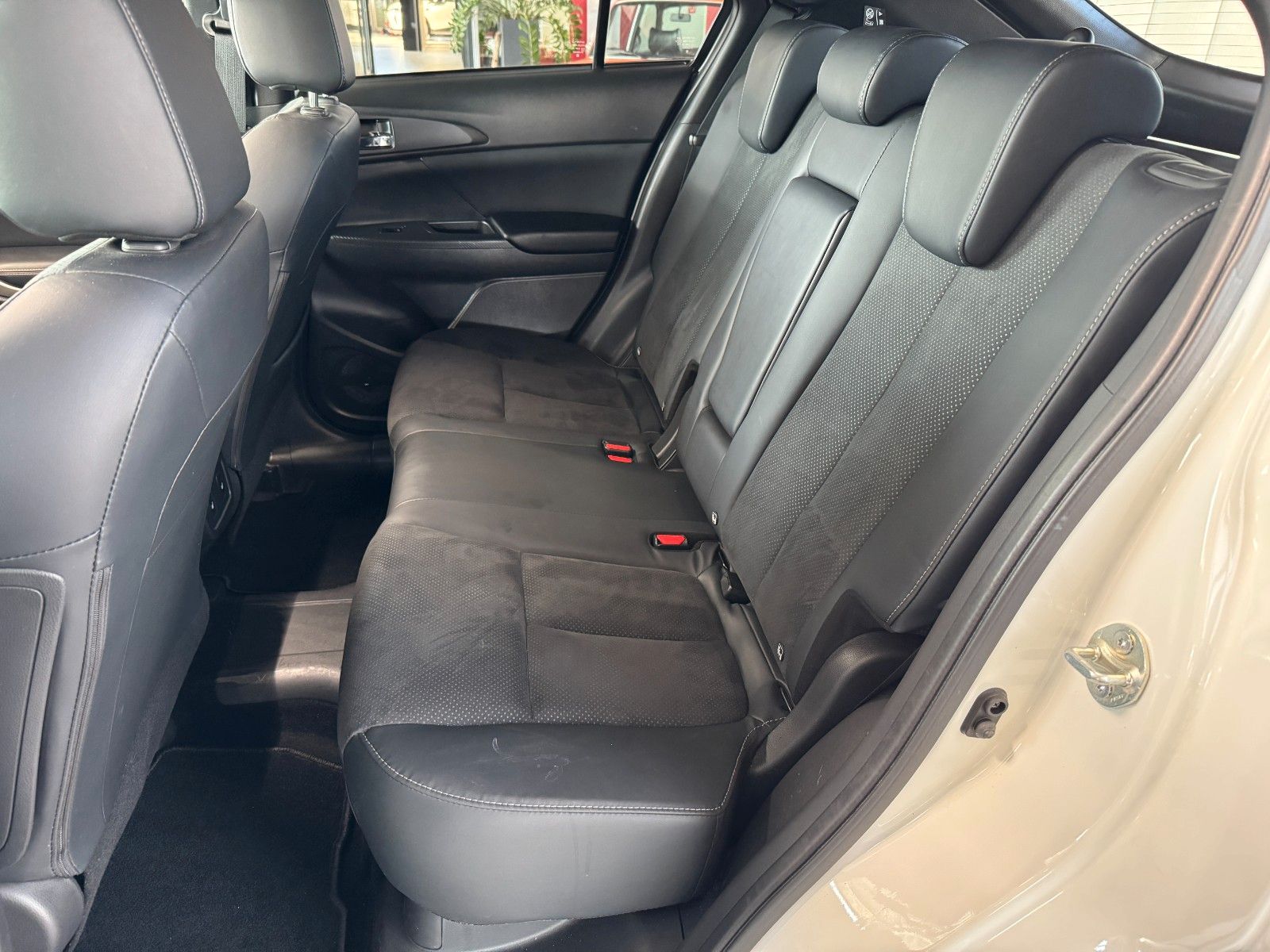 Fahrzeugabbildung Mitsubishi Eclipse Cross 2.4 PHEV Plus Select Black 4WD