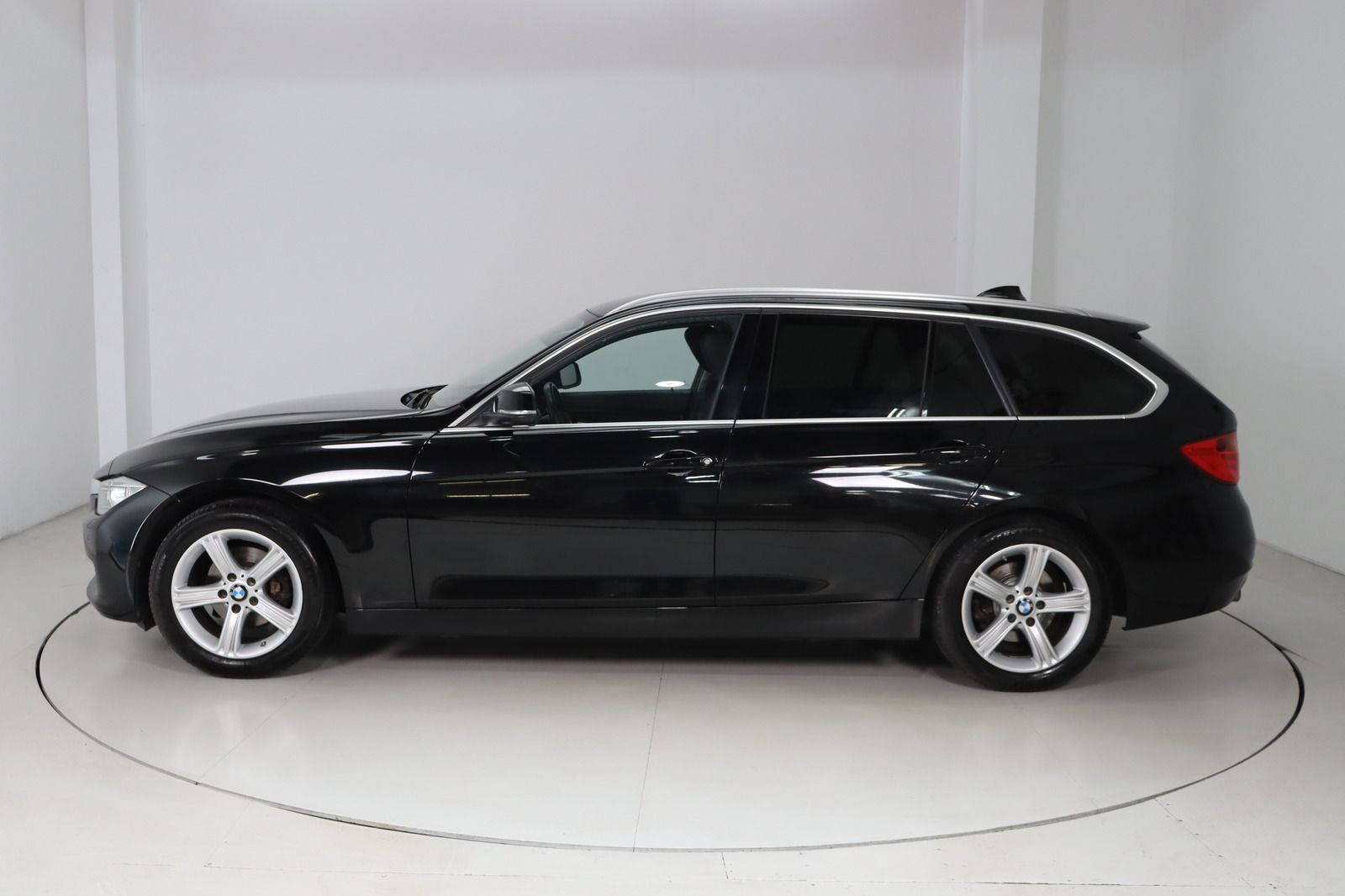 Fahrzeugabbildung BMW 316 i Modern Line * Bi-Xenon * Navi