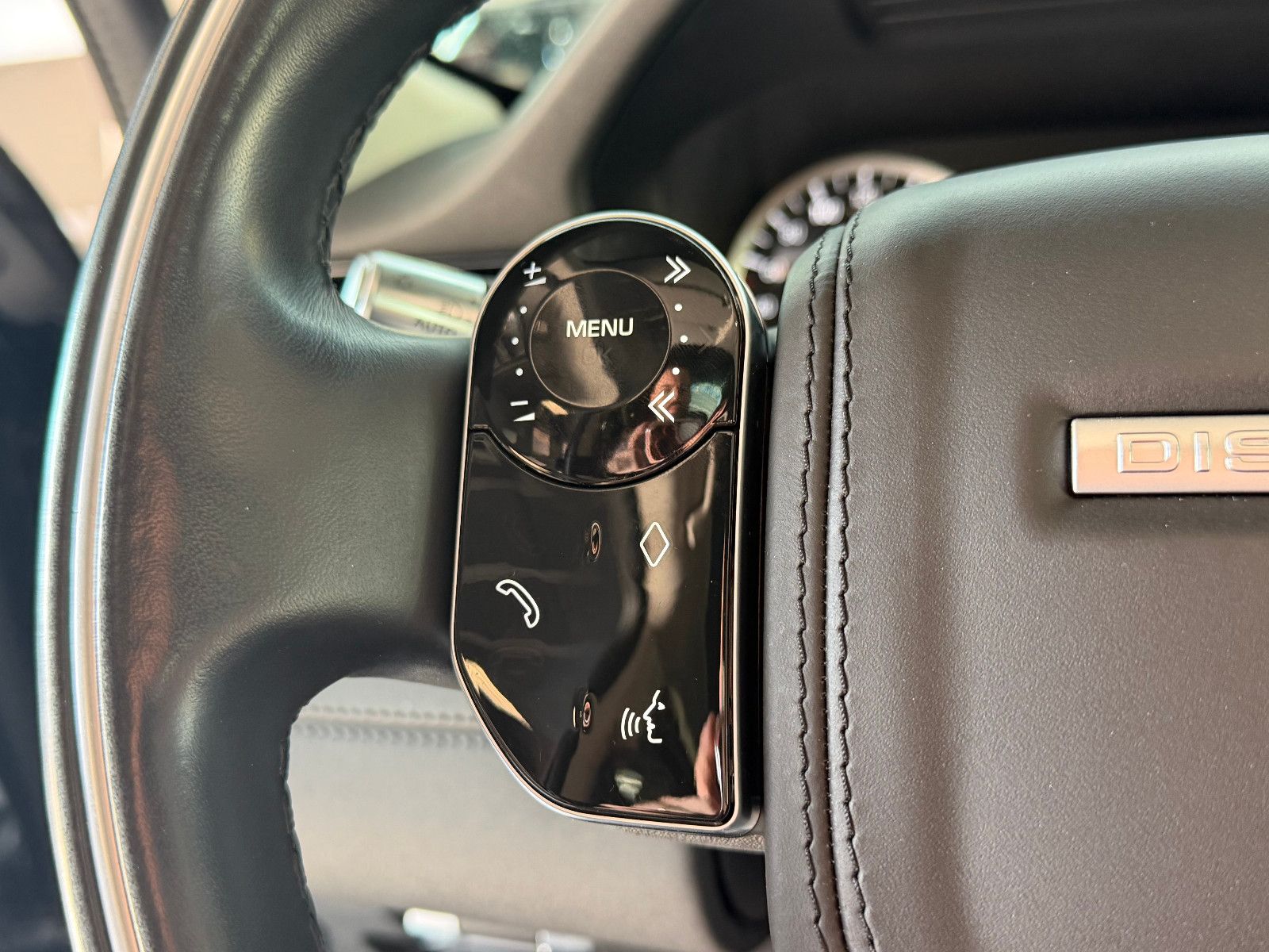 Fahrzeugabbildung Land Rover Discovery Sport S /PANORAMA/HUD/KAMERA/ACC