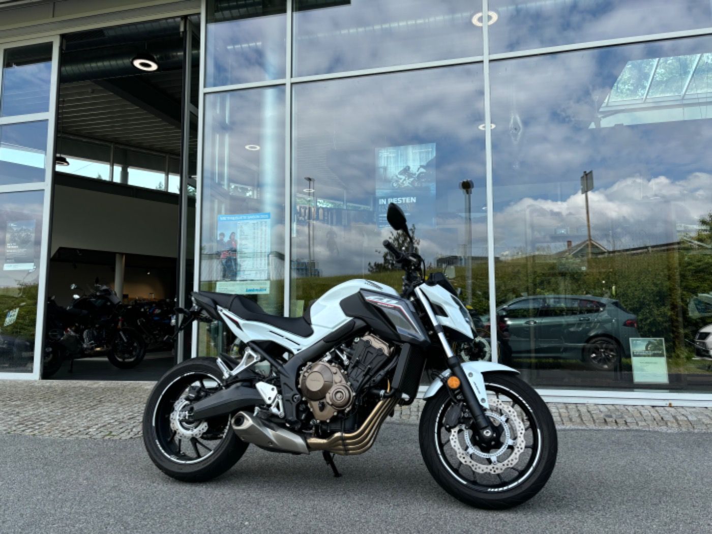 Fahrzeugabbildung Honda CB 650 F wenig km, sehr gepflegt kurzer KZH