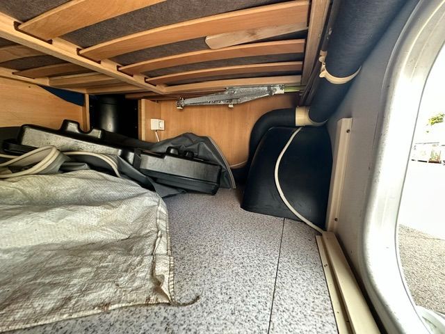 Fahrzeugabbildung Knaus 400 Doppelbett Heizung, Strom, Bad, 4 P. 100Km/H