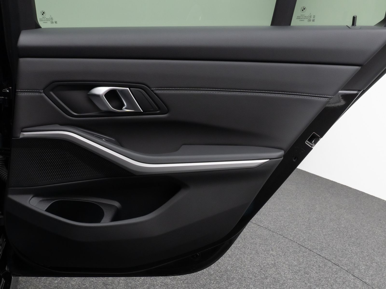 Fahrzeugabbildung BMW 318d Kamera HUD DAB ACC Komfort Alarm Sport