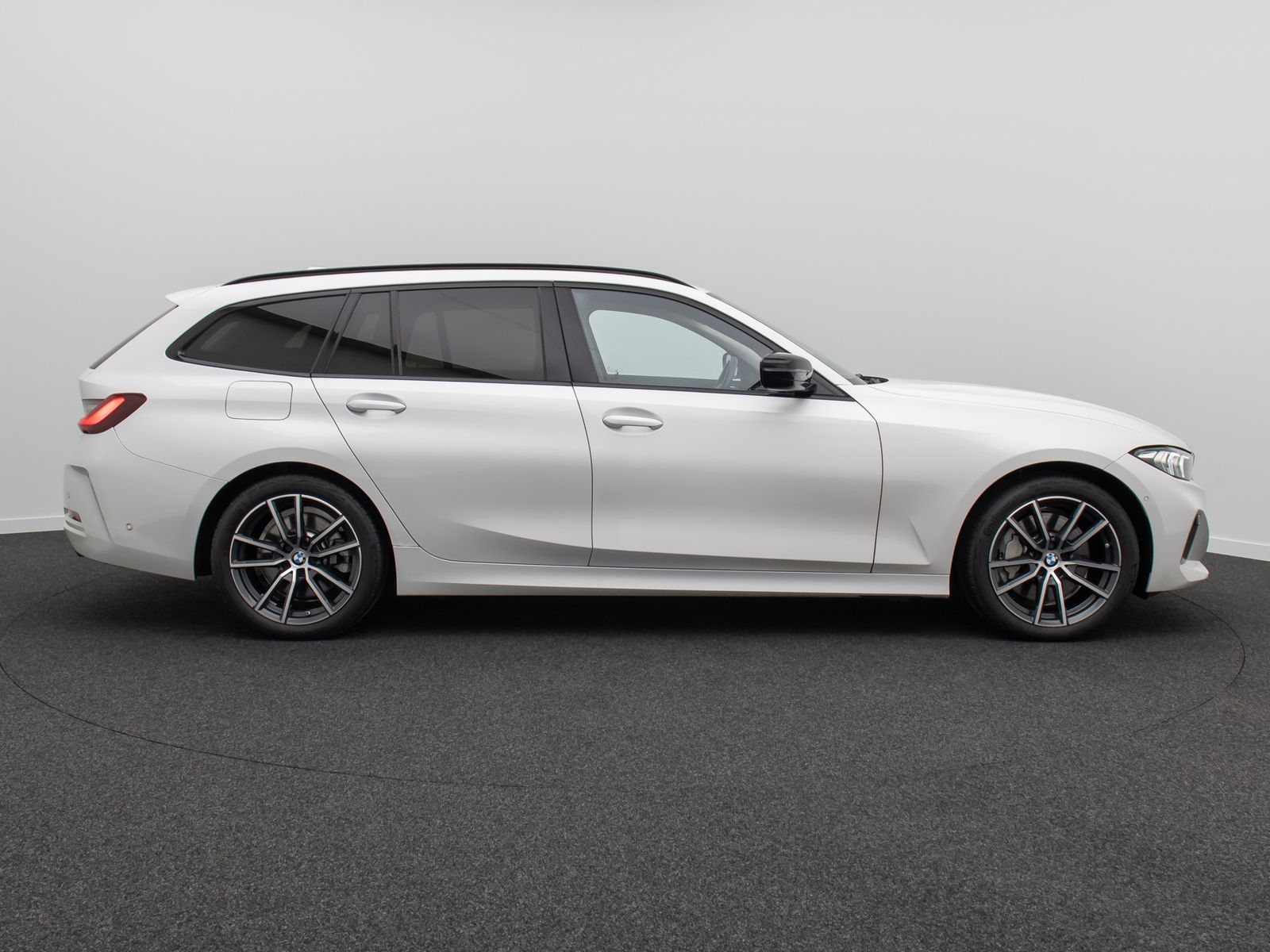 Fahrzeugabbildung BMW 330i Komfort HUD Kamera H/K Leder Sport 18Zoll