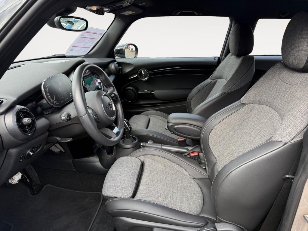 Fahrzeugabbildung MINI Mini Cooper S Aut. Classic Trim