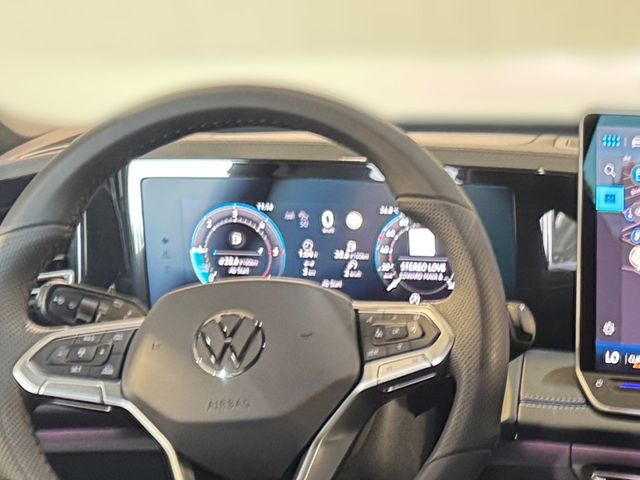 Tiguan R-Line 2,0 TDI 4M DSG LEDER+PANO+AHK+STAN