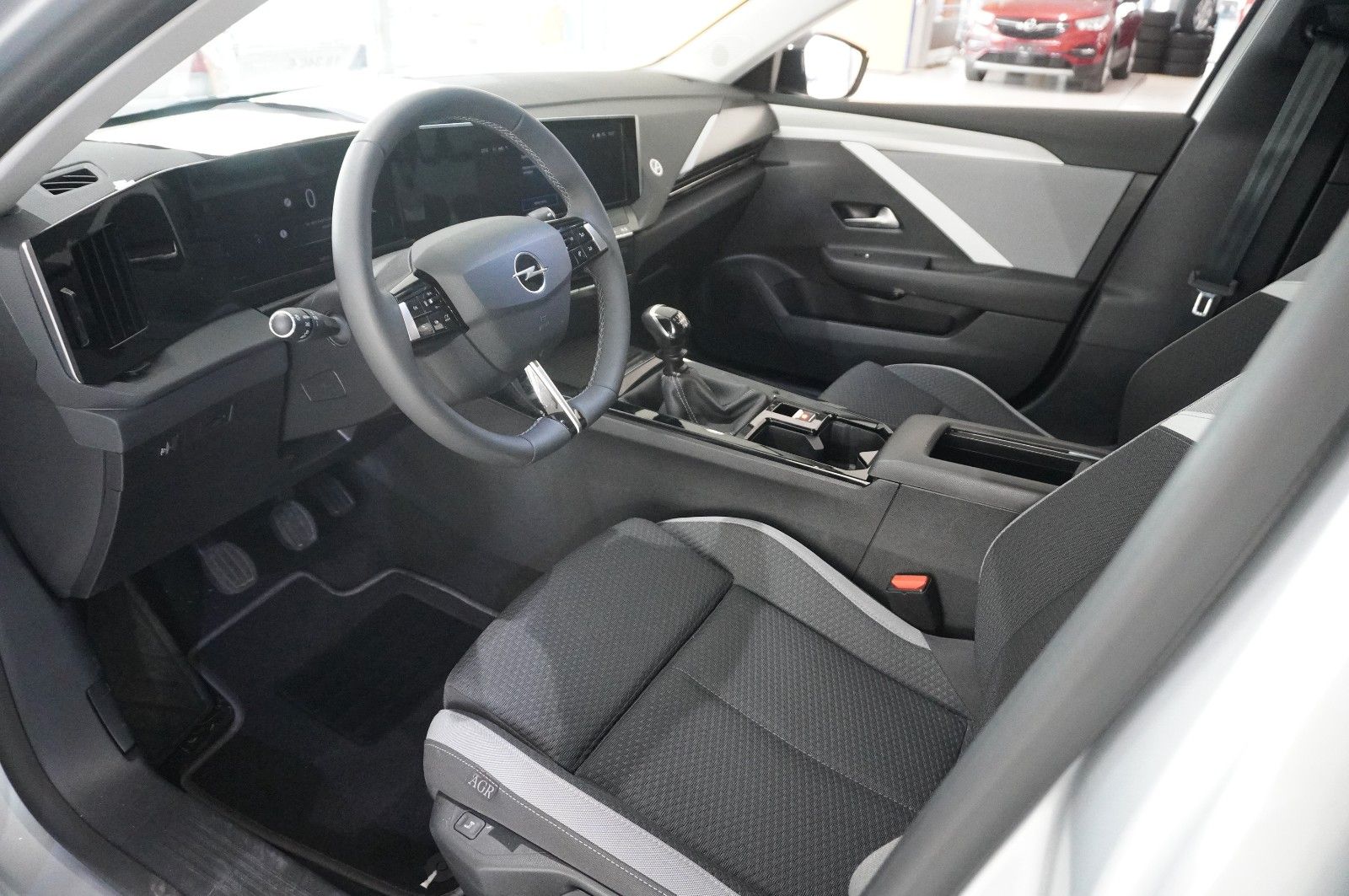 Fahrzeugabbildung Opel Astra L ST 1.2T  LED/NAVI/SHZ/ALU16/KAMERA/ALLWE