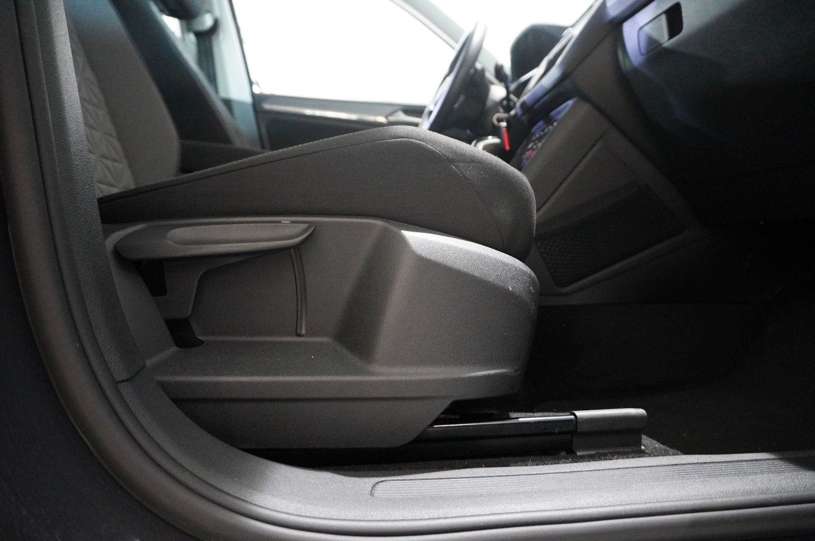 Fahrzeugabbildung Volkswagen Tiguan Life 1.4 e-HYBRID NAVI/LED/KAMERA/SH/VIRT