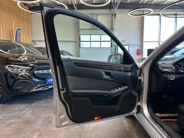 MYAUTOCENTER – Gebraucht- und Jahreswagen mit Werkstattservice in Pfaffenhofen Mercedes-Benz E 200 *AHK*Abstandstempo*Teilleder*Szhz*