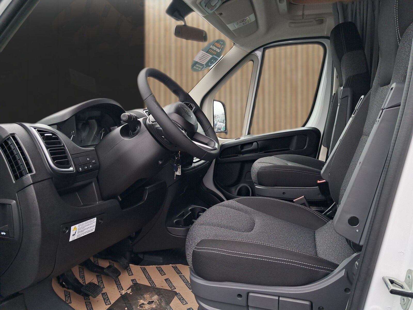 Fahrzeugabbildung Sunlight Sub TS 67 Premiere Deal, Markise, Fahrradträger