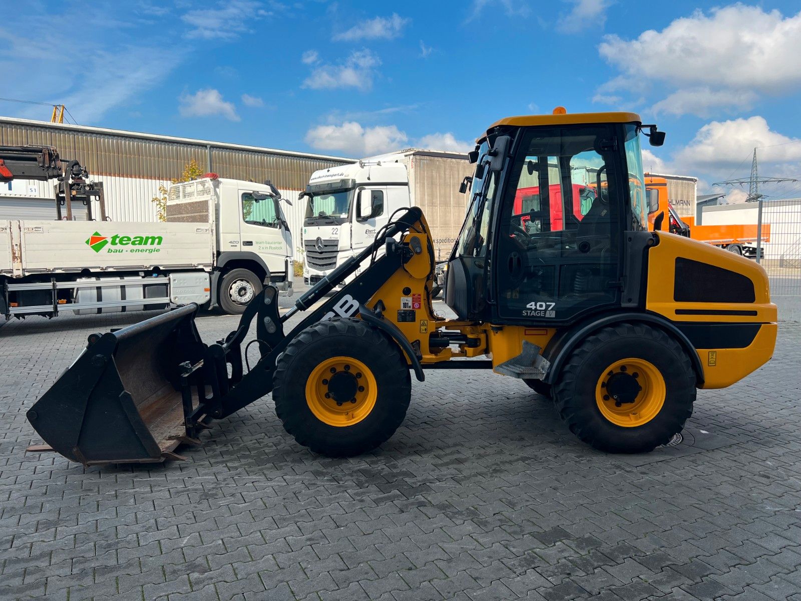 Fahrzeugabbildung JCB 407 SV / nur 268h! / Klappschaufel & Gabel