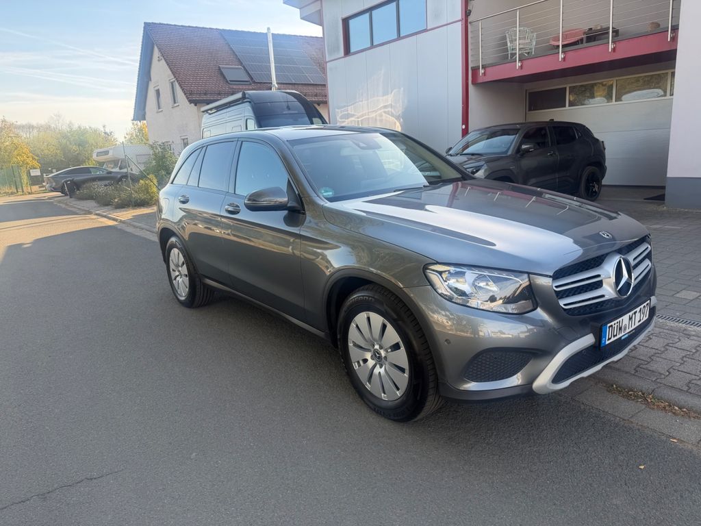 Image of Mercedes-Benz GLC 220