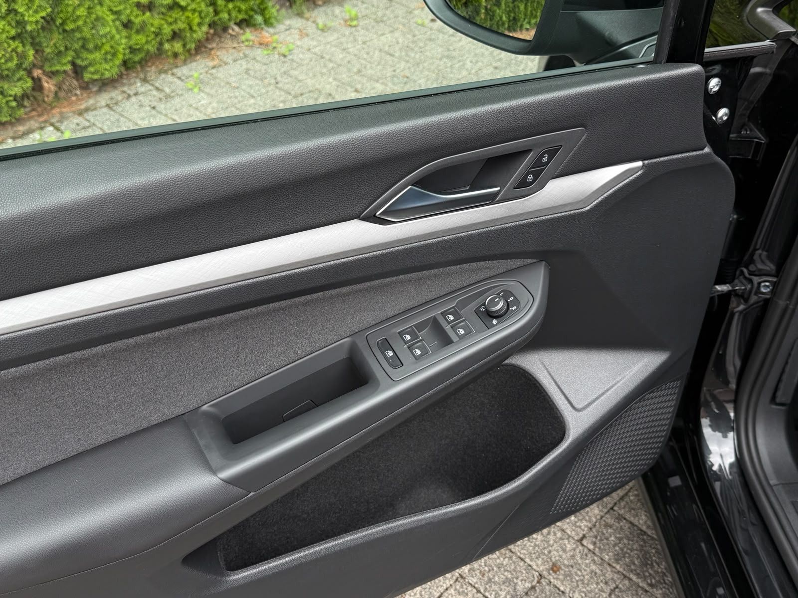 Fahrzeugabbildung Volkswagen Golf 2.0 TDI DSG LIFE LED+KAM+ACC+SHZ+CARPL+AMBI