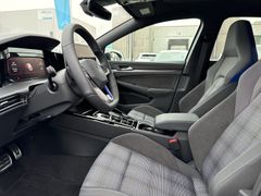 Fahrzeugabbildung Volkswagen Golf VIII 1.5 GTE DSG FACELIFT PANO HuD AHK
