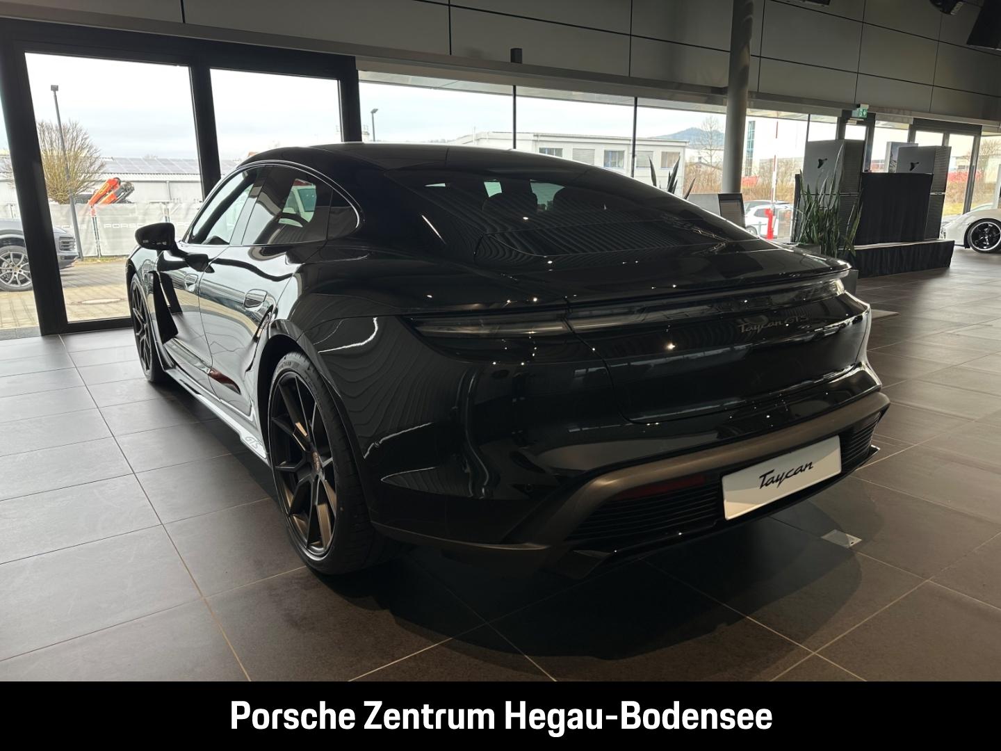 Porsche Taycan GTS/Panoramadach/21-Zoll RS Spyder Design