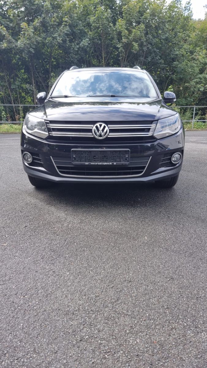 Volkswagen Tiguan - 1
