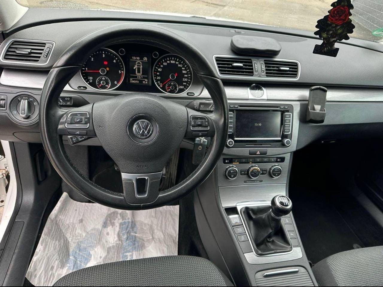 Volkswagen Passat 2012 — photo 6