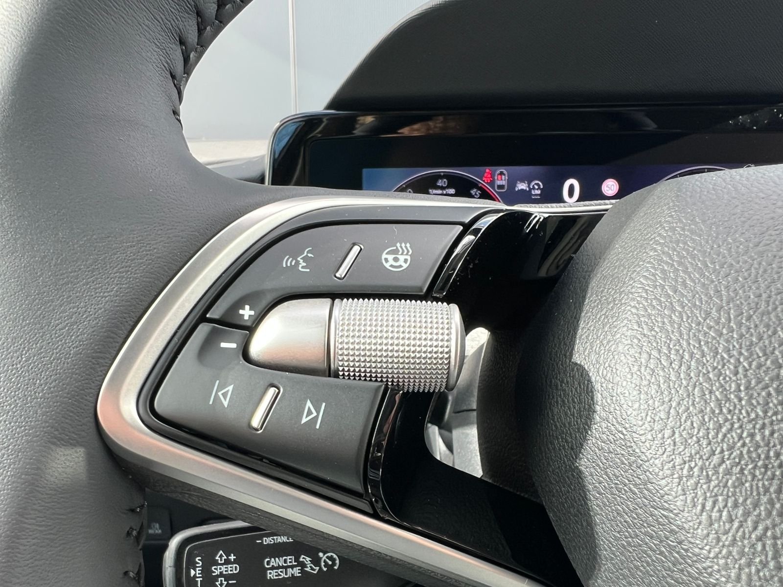 Fahrzeugabbildung SKODA Superb Combi Selection 2.0 TDI DSG *AHK, Navi, 1